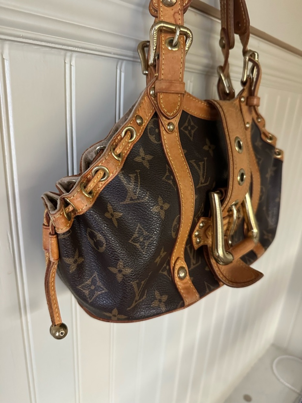 Louis Vuitton Vintage Theda PM Monogram Canvas Shoulder Bag - Picture 2 of 7